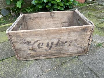 Vintage "Heylen" Bruingrijze Houten Krat  –  Robuust & Oud beschikbaar voor biedingen