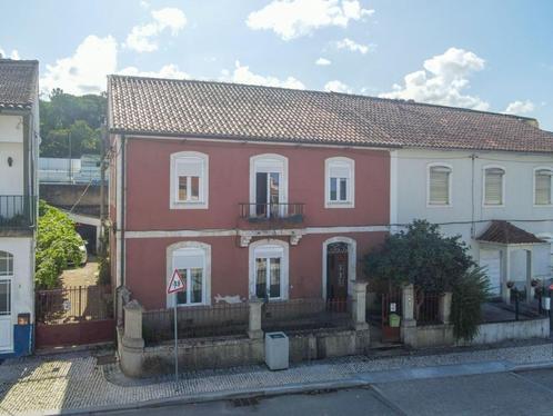 Traditionele woning met tuin,dakterras en parking in centrum, Immo, Étranger, Portugal, Maison d'habitation, Village