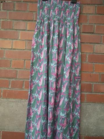 Lange jurk zonder bandjes voor dames. Maat L/XL (groen en ro beschikbaar voor biedingen