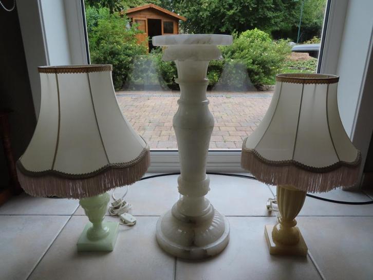 Lot 2 lampes sur pied et colonne, le tout en albâtre, Antiek en Kunst, Antiek | Verlichting, Ophalen