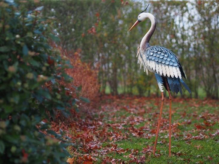 reiger in smeedijzer van kleur, natuurlijke grootte!, Tuin en Terras, Tuinbeelden, Nieuw, Dierenbeeld, Metaal, Ophalen of Verzenden