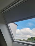 Velux automatisch verduisterend rolgordijn op zonne-energie, Ophalen