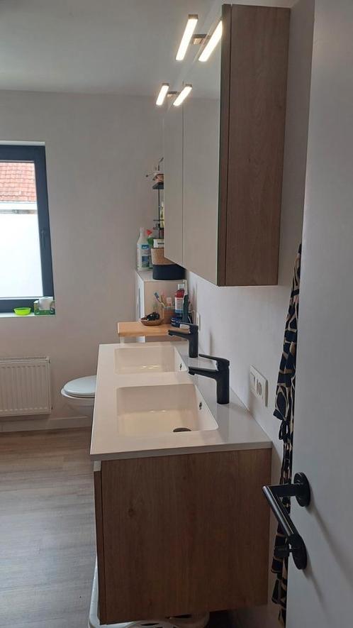 Badkamermeubel met kranen en spiegelkast met verlichting, Huis en Inrichting, Badkamer | Badkamermeubels, Spiegelkast, Ophalen