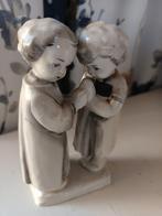 Bidennde jongen en meisje. Vintage porselein beeld., Enlèvement ou Envoi, Comme neuf