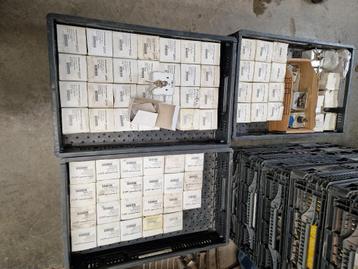Lot elektrisch materiaal, sleutelschakeleaars, duschakelaars beschikbaar voor biedingen