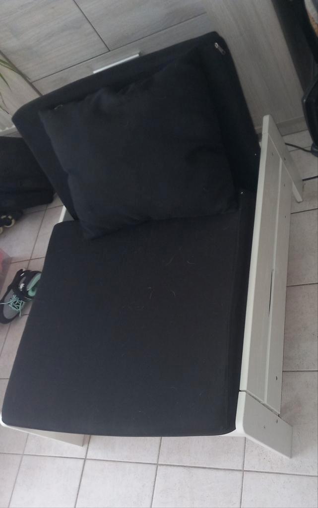 Kapotte slaapzeteltje met kussen, Huis en Inrichting, Woonaccessoires | Kussens, Ophalen