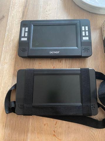 DVD met 2 schermen voor in de auto beschikbaar voor biedingen