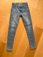 Lichtblauwe Levi’s jeans maat 26, lengte 30, W27 (confection 34) ou plus petit, Levi's, Bleu, Porté