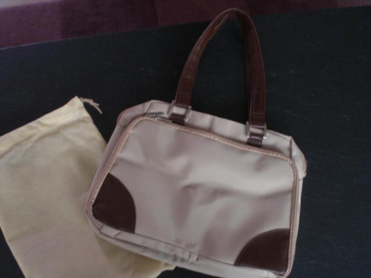 Petit Sac Beige /brun genre nylon neuf, Handtassen en Accessoires, Tassen | Damestassen, Nieuw, Overige typen, Beige, Ophalen of Verzenden