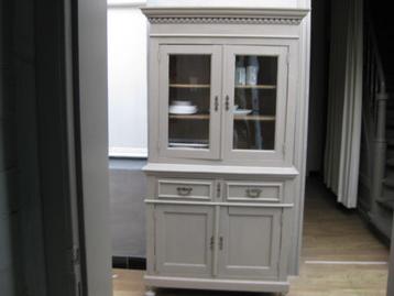 oude grenen vitrine kast wegens verhuis  bieden beschikbaar voor biedingen
