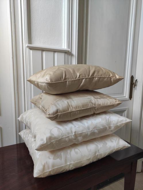4 satijnen goudkleurige sierkussens met vulling, Huis en Inrichting, Woonaccessoires | Kussens, Nieuw, Beige, Vierkant, Ophalen of Verzenden