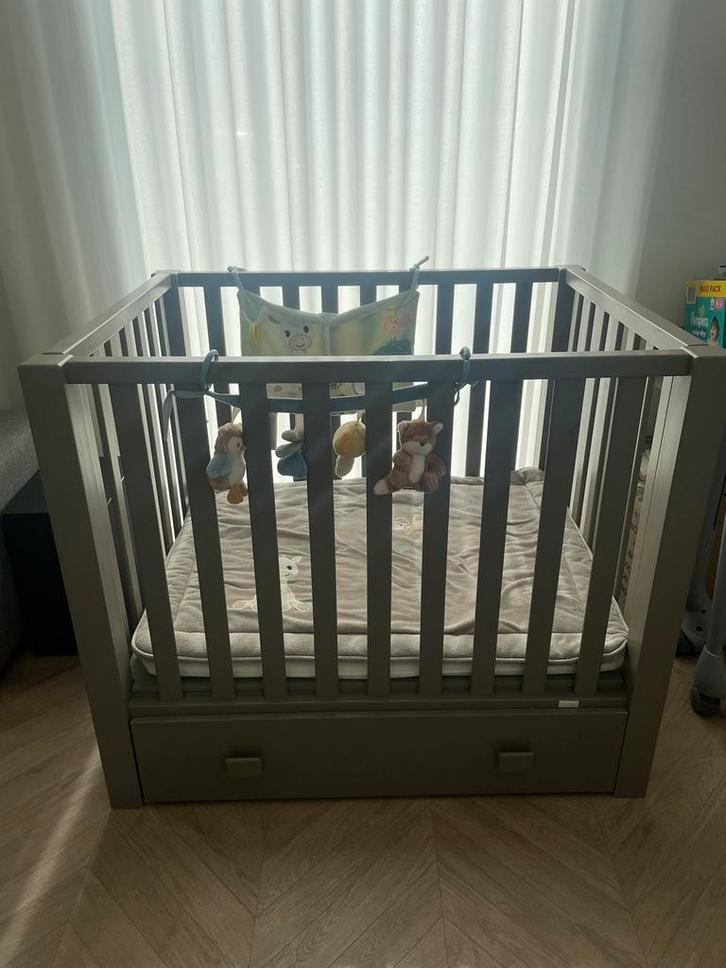 Baby park, Kinderen en Baby's, Babyparken, Zo goed als nieuw, Vierkant, In hoogte verstelbaar, Lade, Wieltjes, Ophalen