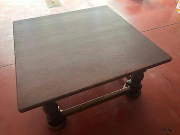 Massief houten woonkamertafel beschikbaar voor biedingen