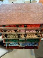 Borduurgaren DMC Pearl Cotton maat 5  incl. opbergbox, Hobby en Vrije tijd, Ophalen, Zo goed als nieuw, Handborduren, Borduurgaren of Zijde