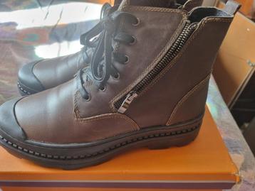 Nieuw.  Motorboots maat 44 beschikbaar voor biedingen