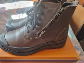 Nieuw.  Motorboots maat 44