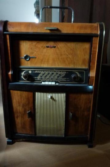 Radiomeubel SBR Monarch Vinyl P-U,  B.S.R. Tube radio C9154  beschikbaar voor biedingen