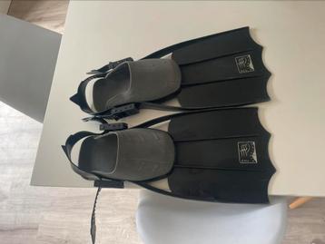 Madcat en mac fishing flippers beschikbaar voor biedingen