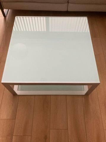 Glazen salontafel beschikbaar voor biedingen