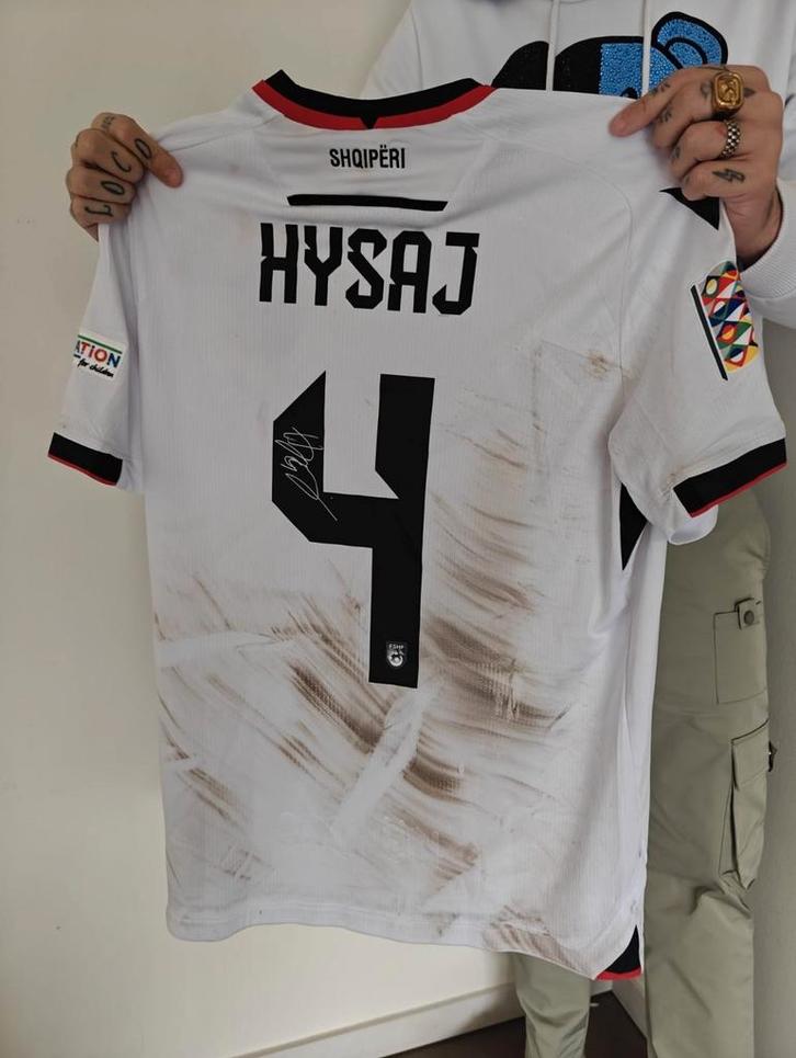 Albanië matchwornshirt Hysaj met certificaat, Verzamelen, Sportartikelen en Voetbal, Zo goed als nieuw, Shirt, Ophalen of Verzenden