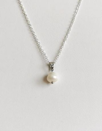 Collier avec pendentif en perles d'eau douce naturelles