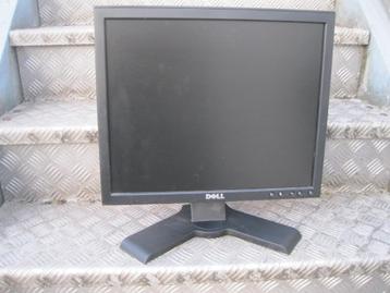 Monitors 17" (2 stuks) beschikbaar voor biedingen