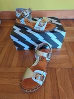Feestelijke sandalen, Ophalen