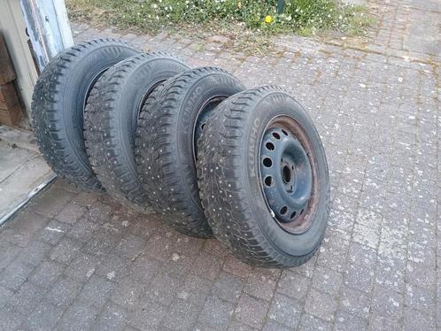 Spijkerbanden Kumho 175/70 R14 4x100, Auto-onderdelen, Banden en Velgen, Banden en Velgen, Winterbanden, 14 inch, 175 mm, Personenwagen