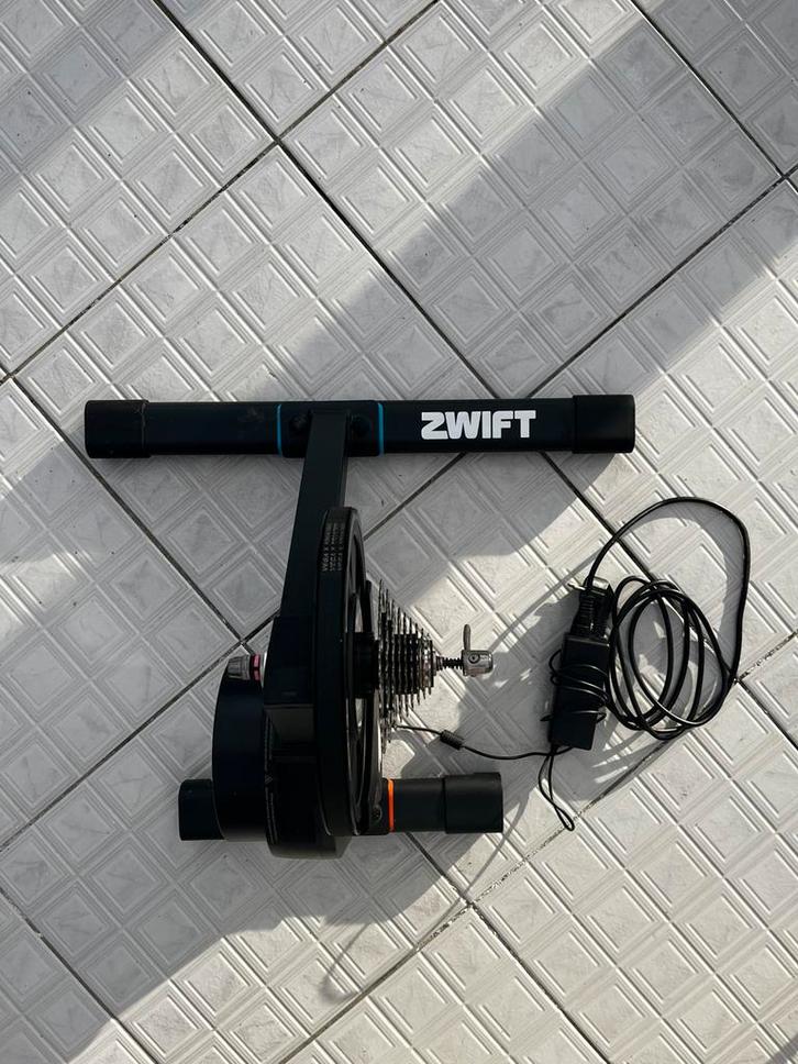 Zwift hub smart trainer, Sport en Fitness, Wielrennen, Zo goed als nieuw, Ophalen