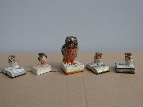 Porseleinen uiltjes met boek, Verzamelen, Beelden en Beeldjes, Zo goed als nieuw, Dier, Ophalen of Verzenden