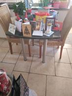 Twee rieten stoelen, Enlèvement, Utilisé