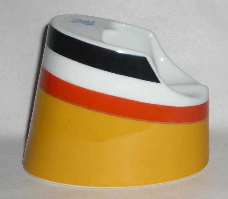 HAPAG DUITSLAND PORSELEINEN SCHOORSTEENASBAKJE CA 1960, Collections, Marine, Comme neuf, Ustensile, Bateau à moteur, Enlèvement ou Envoi