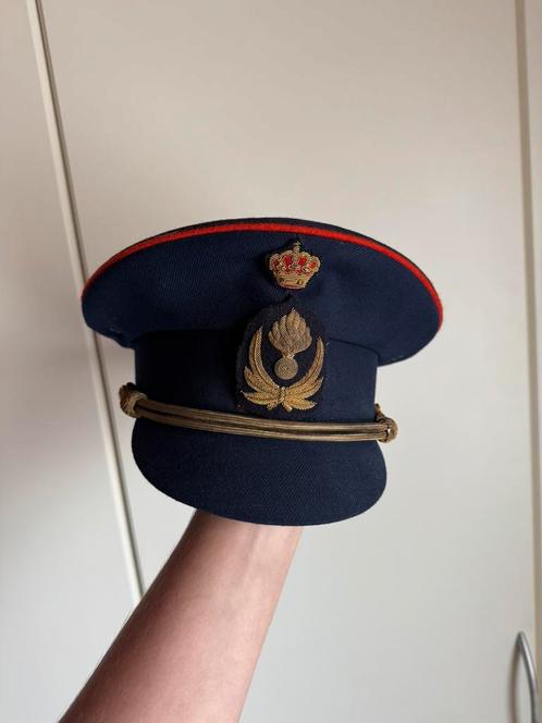 À ÉCHANGER - Kepi Off. Subalterne T59 contre T56,5, Verzamelen, Militaria | Algemeen, Rijkswacht, Kleding of Schoenen, Ophalen