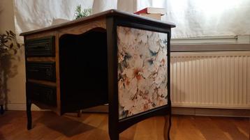 Bureau en bois vintage recyclé, idéal comme armoire d'entrée