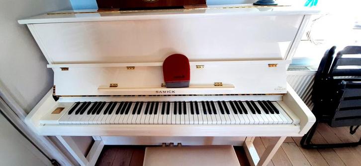 Piano Samick blanc poli JS-121Faire offre à partir de 1750€, Muziek en Instrumenten, Piano's, Zo goed als nieuw, Piano, Wit