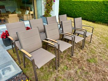 8 Bristol tuinstoelen alu-textileen-teak beschikbaar voor biedingen