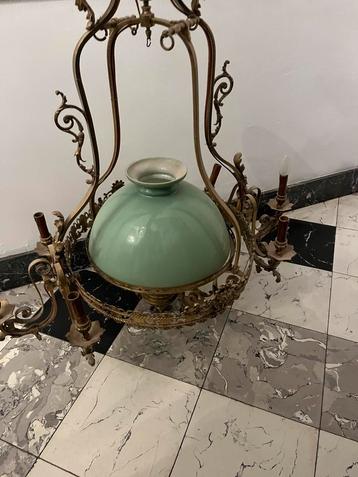 Prachtige antieke opaline kroonluchter beschikbaar voor biedingen