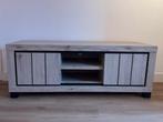Tv meubel met 2 deurtjes (in goede staat!), Huis en Inrichting, Kasten |Televisiemeubels, Ophalen, 100 tot 150 cm, Zo goed als nieuw