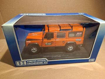 Universal Hobbies 1/18 Land Rover Defender 110 G4 Challenge beschikbaar voor biedingen