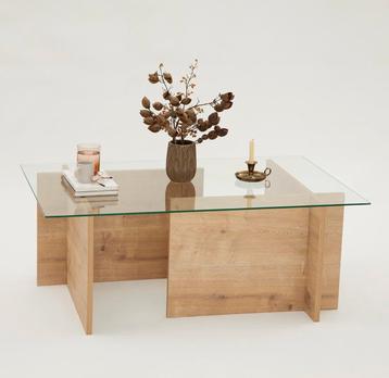 Salontafel met glazen blad beschikbaar voor biedingen