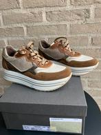 Wit-bruine sneakers Nero Giardini M38, Kleding | Dames, Ophalen, Zo goed als nieuw, Wit, Sneakers