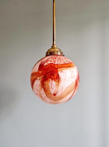 Art Deco hanglamp in geaderd opaline, jaren 1920-30  beschikbaar voor biedingen