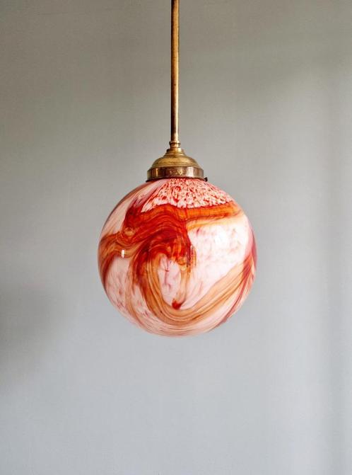 Art Deco hanglamp in geaderd opaline, jaren 1920-30, Antiek en Kunst, Antiek | Verlichting, Ophalen of Verzenden