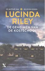 Lucinda Riley - De geheimen van de kostschool., Boeken, Romans, België, Lucinda Riley, Ophalen of Verzenden, Zo goed als nieuw