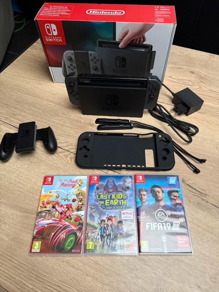 Schakelaar, Games en Spelcomputers, Spelcomputers | Nintendo Switch, Gebruikt, Switch Original, Met 2 controllers, Met games, Ophalen
