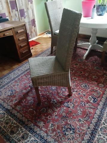 8 Rieten stoelen beschikbaar voor biedingen