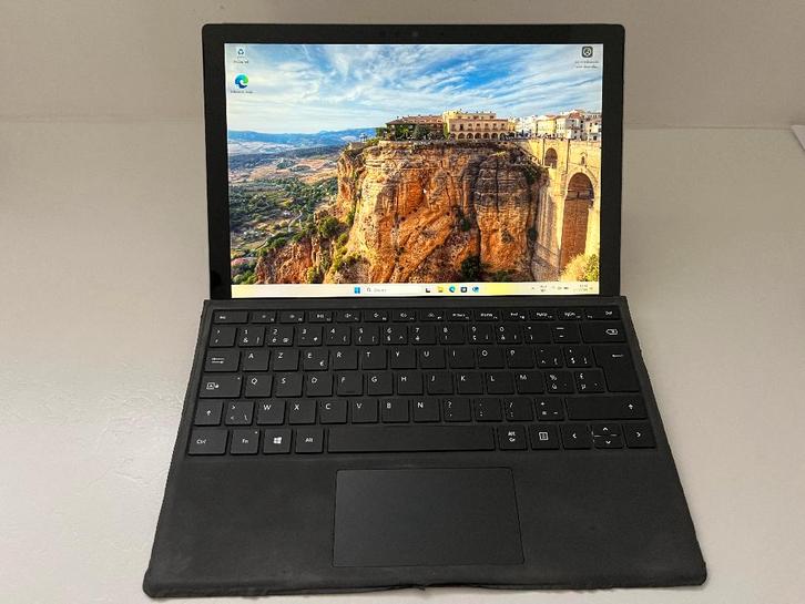 Surface Pro 6, Informatique & Logiciels, Ordinateurs portables Windows, Utilisé, 12 pouces, SSD, Moins de 2 Ghz, 8 GB, Azerty