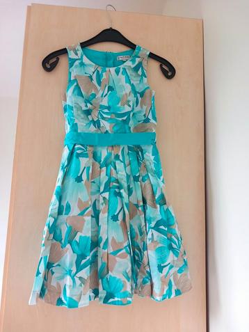 Blauw gebloemd feestkleedje maat 140 met vestje, als nieuw beschikbaar voor biedingen