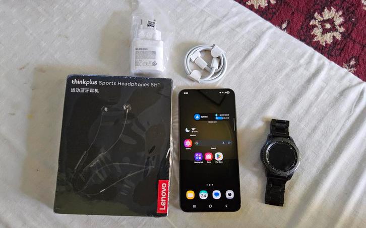 Samsung galaxy S23+, bijna nieuw, 256gb, met accessoires
Sam, Telecommunicatie, Mobiele telefoons | Samsung, Galaxy S23, Ophalen of Verzenden