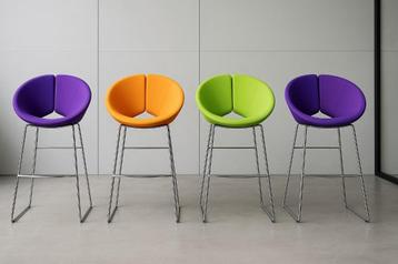 Prachtige vintage Artifort – Little Apollo kuipkrukken beschikbaar voor biedingen